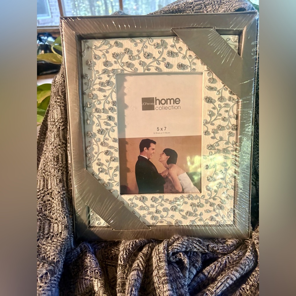 Home Collection Metallic Gray Photo Frame